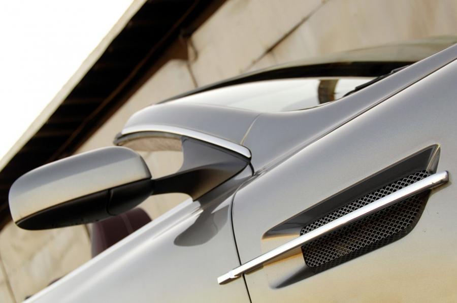 Детали экстерьера Aston Martin DB9 Volante 2009 года  (фото 35 из 41)